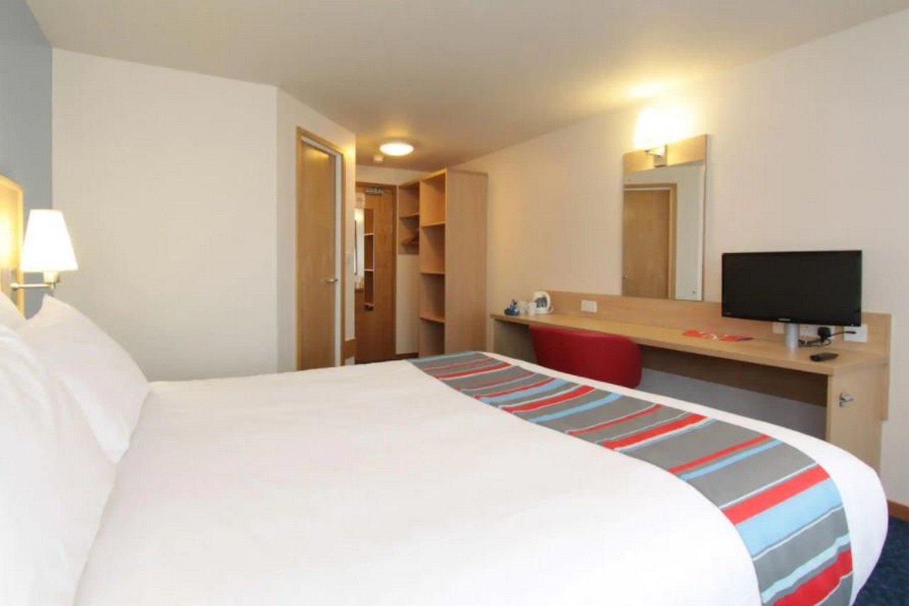 Travelodge London Feltham Dış mekan fotoğraf