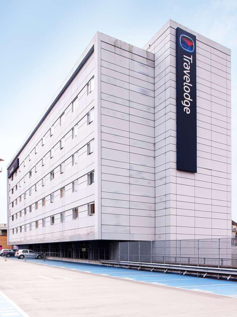 Travelodge London Feltham Dış mekan fotoğraf