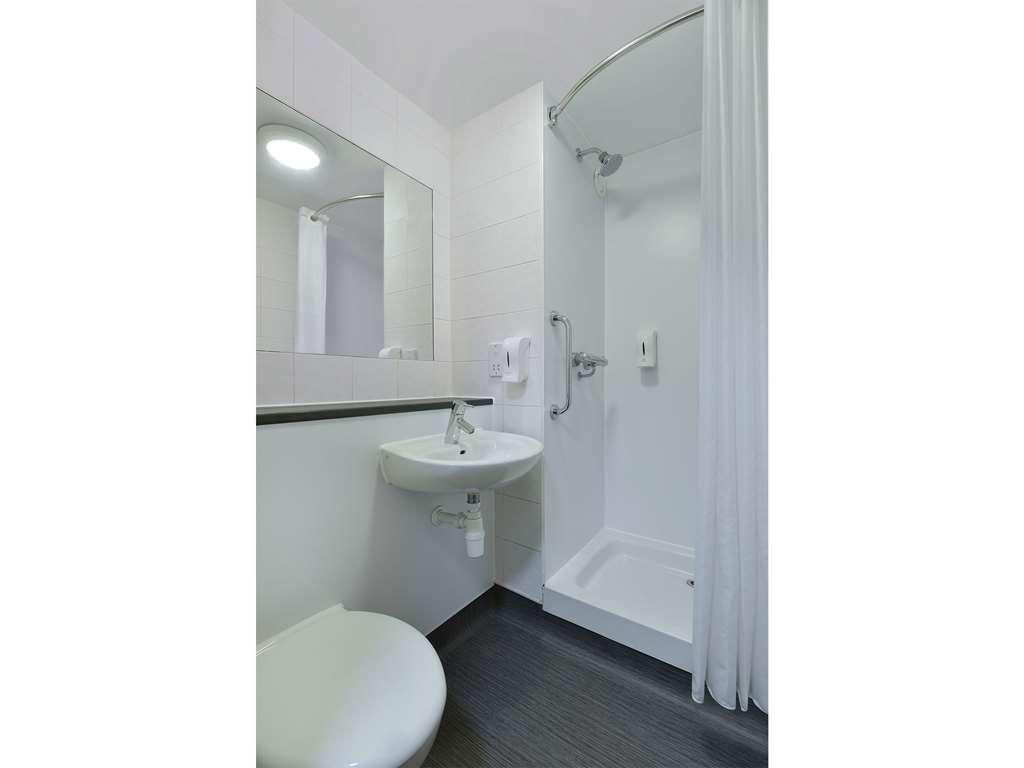 Travelodge London Feltham Oda fotoğraf