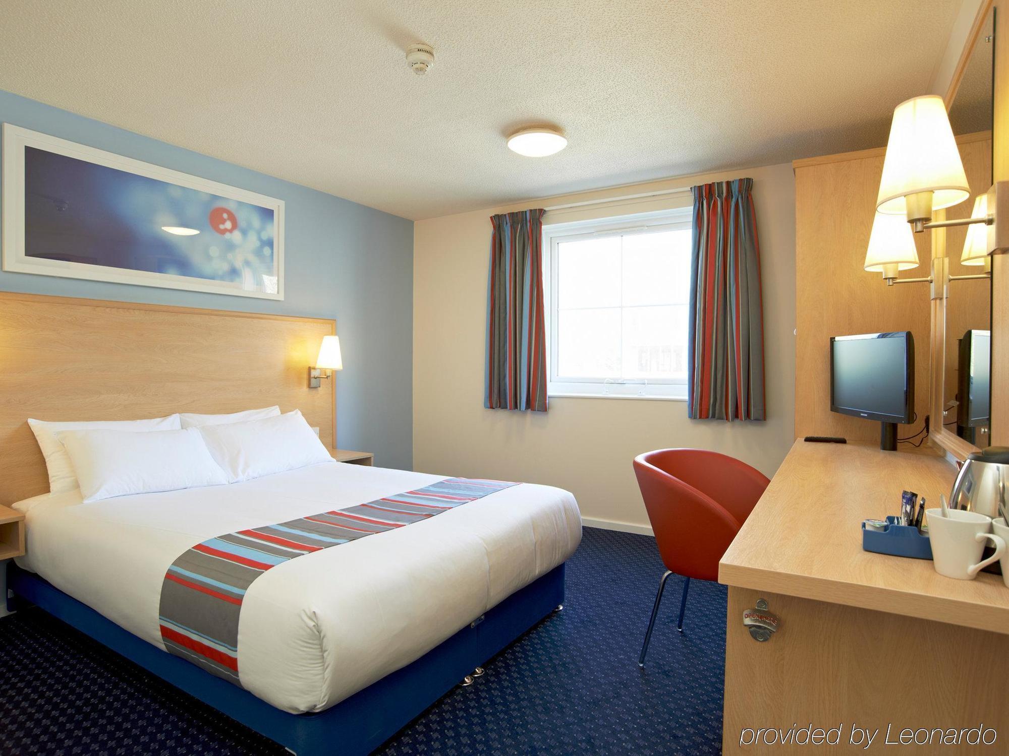 Travelodge London Feltham Dış mekan fotoğraf