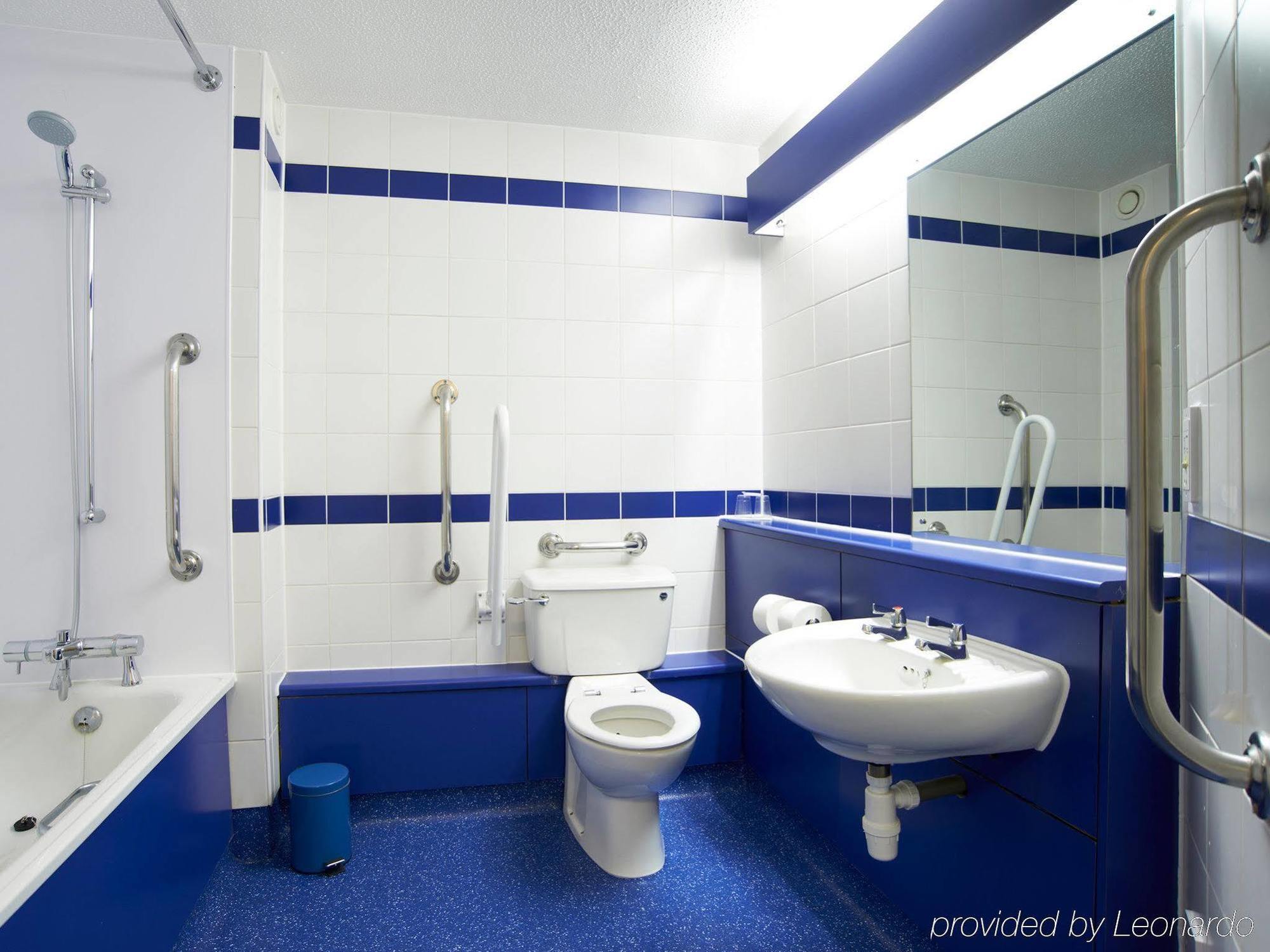 Travelodge London Feltham Dış mekan fotoğraf