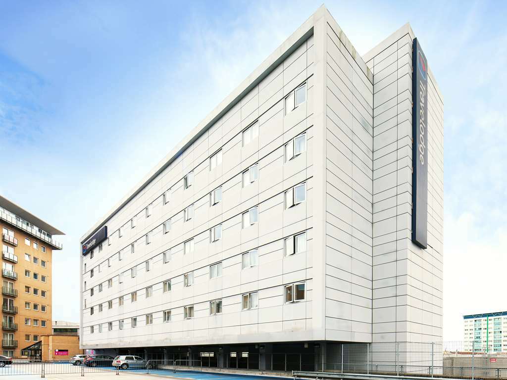 Travelodge London Feltham Dış mekan fotoğraf