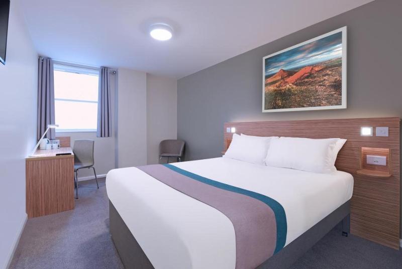 Travelodge London Feltham Dış mekan fotoğraf